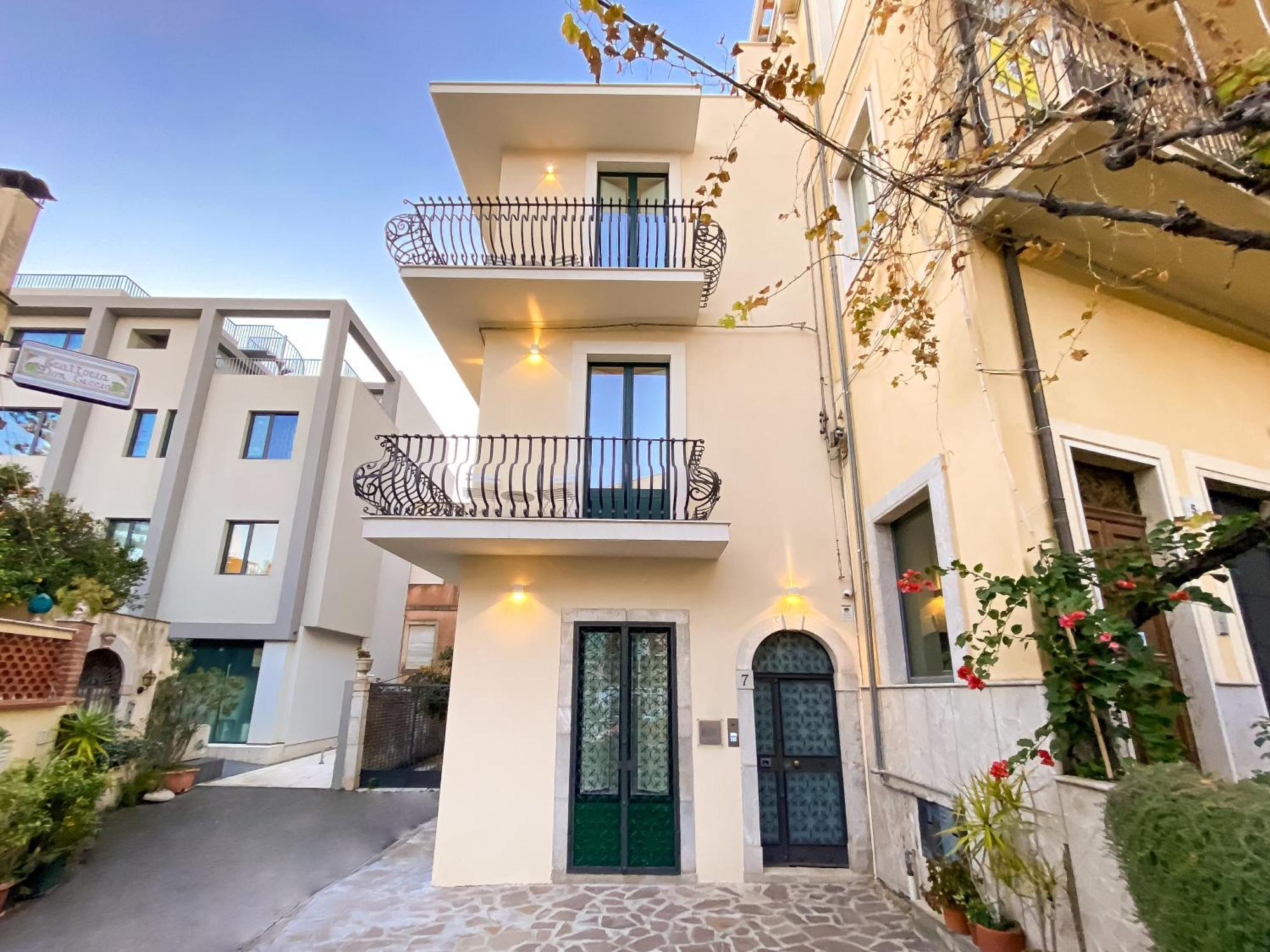 Longo Suites Таормина Экстерьер фото